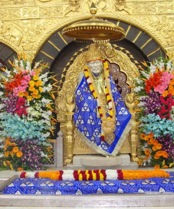 Hyderabad to Shirdi taxi